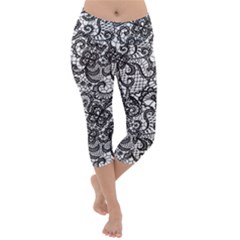 Encaje Lightweight Velour Capri Yoga Leggings by Sobalvarro